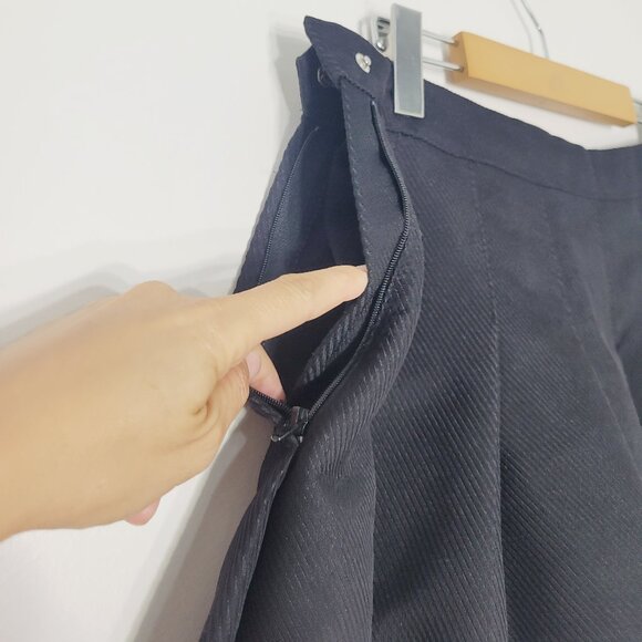 Divided Women Black White Bottom Striped School Tennis Flared Mini Skirt Size 10 - Picture 5 of 10